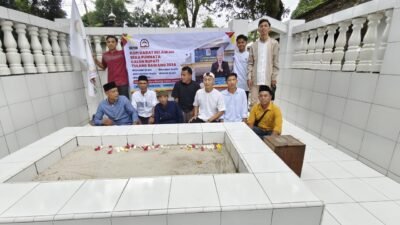 Ziarahi Makam Para Leluhur Relawan Gerbang Doakan Reka Punnata Jadi Bupati Terpilih