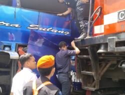 Bus Putra Sulung Tertabrak Kereta Expres Tujuan Kertapati di Perlintasan Kota Baru, Martapura