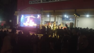 Warga Mulai Ramai Berdatangan Menyaksikan Nobar  AFC U23 Bareng Bacagub Lampung Rahmat Mirzani Djausal di PKOR