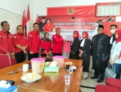 Diiringi Kesenian Kuda Lumping Ketua DPC Peradi Pesawaran Advokad Nurul Hidayah Daftar Bakal Calon Wakil Bupati Pringsewu