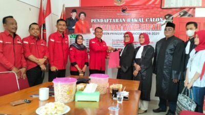 Diiringi Kesenian Kuda Lumping Ketua DPC Peradi Pesawaran Advokad Nurul Hidayah Daftar Bakal Calon Wakil Bupati Pringsewu