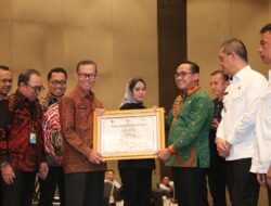 Sekdaprov Fahrizal Hadiri Penyerahan Penghargaan Paritrana Awards Tahun 2023