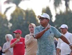 Hari Pertama Berdinas, Pj. Gubernur Samsudin dan Ibu Maidawati Retnoningsih Senam Bersama Pegawai Pemprov Lampung