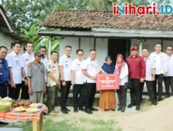 Bupati Nanang Ermanto Kembali Berikan Bantuan Bedah Rumah, Kali ini Bantuan Menyasar Empat Warga Desa Lebung Sari, Merbau Mataram