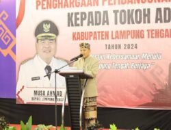 Dinilai Berkontribusi Pembangunan, Bupati Lamteng Musa Ahmad Berikan Penghargaan kepada 150 Tokoh Adat