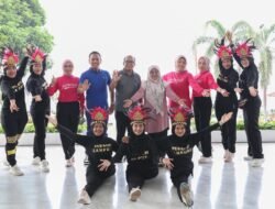 Pj. Gubernur Samsudin Lepas Atlet Perwosi Lampung Ikuti Lomba Senam Kreasi Piala Ibu Negara RI Tahun 2024