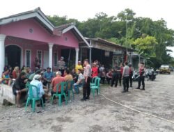 Tutup Jalan Masuk ke PLTU Sebalang, Warga Menuntut Konvensasi dana Trucking Batubara Transparan
