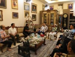 Sambangi Kediaman Mantan Gubernur Sjahroedin ZP, Pj. Gubernur Lampung Samsudin Sampaikan Rencana Lanjutkan Pembangunan Kota Baru dan Gelar Upacara HUT RI
