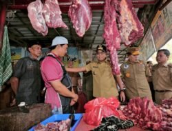 Jaga Stabilitas Harga dan Daya Beli Masyarakat, Pj. Gubernur Samsudin Pantau Harga Komoditas Pangan di Pasar Way Halim dan Way Kandis Bandarlampung