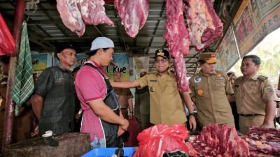 Jaga Stabilitas Harga dan Daya Beli Masyarakat, Pj. Gubernur Samsudin Pantau Harga Komoditas Pangan di Pasar Way Halim dan Way Kandis Bandarlampung