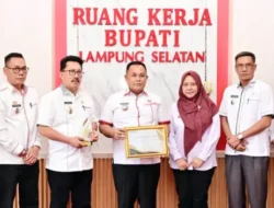 Pemkab Lamsel Raih Penghargaan Program JKN