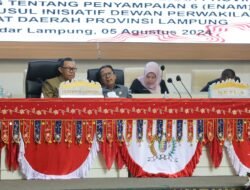 Sekdaprov Fahrizal Wakili Pj Gubernur Hadiri Paripurna Penyampaian 6 Raperda Usulan Inisiatif DPRD terhadap Penjelasan Pimpinan Bapemperda DPRD Provinsi Lampung