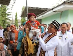 Tinjau Penanggulangan Stunting di Kampung Keagungan Rahayu Tiuh Toho, Tulang Bawang, Pj. Gubernur Samsudin Ajak Tingkatkan Pelayanan Posyandu