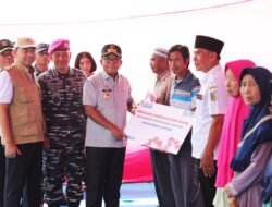 Pj. Gubernur Samsudin Serahkan Bantuan TJSL dari PT. PLN Lampung berupa Fasilitas Pilar Pendidikan kepada Masyarakat Pulau Legundi, Kabupaten Pesawaran