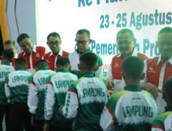 Sekdaprov Fahrizal Lepas Kontingen Forum Sekolah Sepak Bola Indonesia Provinsi Lampung Ikuti Piala Menpora II di Jakarta