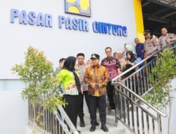 Didampingi Walikota Eva Dwiana Pj Gubernur Samsudin Tinjau Pembangunan Pasar Pasir Gintung