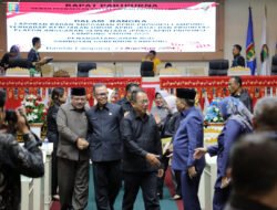 Sekdaprov Fahrizal dan Ketua DPRD Mingrum Gumay Tandatangani Nota KUA-PPAS APBD Provinsi Lampung Tahun Anggaran 2025