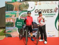 Rangkaian HUT RI ke-79, Pj Gubernur Samsudin Lepas 2000 Peserta “Gowes Bareng” Menuju Kota Baru