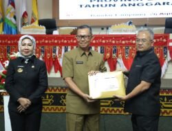 Sekdaprov Fahrizal Serahkan Raperda APBD Lampung Tahun Anggaran 2025 dalam Rapat Paripurna Pembicaraan Tingkat I DPRD Lampung