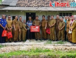 Serahkan Bantuan Bedah Rumah di Desa Wai Sari, Natar, Begini Kata Bupati Nanang Ermanto