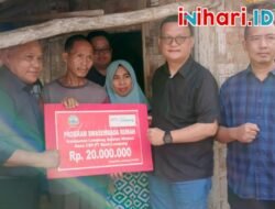 Gandeng Bank Lampung, Bupati Lamsel Nanang Ermanto Salurkan Bantuan Bedah Rumah Warga Desa Palembapang