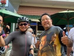 Gowes Sepeda Cagub DKI Pramono Anung Sambangi Warung si Doel di Lebak Bulus,