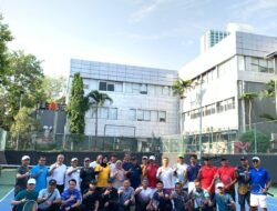 Tingkatkan Silaturahmi dan Sinergitas, Pj. Gubernur Samsudin dan Jajaran Pemprov Olahraga Tenis Bersama Jajaran Kemenpora RI