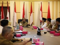 Pj. Gubernur Samsudin Minta OPD Pemprov Lampung dan Pemkot Bandarlampung Berkolaborasi Tangani Sampah di Pantai Payang Panjang