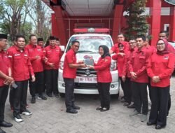 PDIP Lampung Terima Mobil Ambulance dari Pimpinan DPRD Fraksi Banteng. 