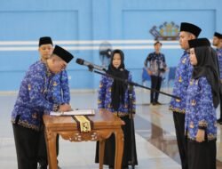 Pj. Sekdaprov Fredy Lantik Pejabat Fungsional di Lingkungan Pemerintah Provinsi Lampung dan Serahkan SK PNS kepada 140 CPNS Tahun Anggaran 2021 