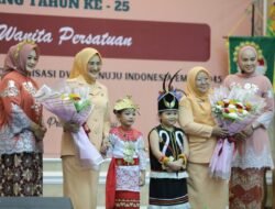 Perayaan HUT Dharma Wanita Persatuan ke-25 Berlangsung Meriah, Pj. Sekdaprov Fredy Apresiasi Peran DWP dalam Memperkokoh Ketahanan Keluarga dan Pemberdayaan Perempuan