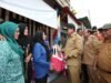 Pj. Gubernur Samsudin Tinjau dan Beri Bantuan Warga Terdampak Banjir di Bandar Lampung dan Pesawaran