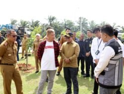 Pj. Gubernur Samsudin Memulai Kick Off Penghijauan Serentak di Ruas Jalan Tol dan Komplek Perkantoran Kotabaru di Rest Area Km 49B Jalan Tol Bakauheni-Terbanggi Besar