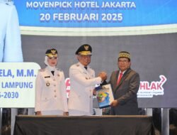 Gubernur Lampung Rahmat Mirzani Djausal dan Mantan Pj. Gubernur Samsudin Lakukan Serah Terima Jabatan di Jakarta, Diikuti Sertijab Ketua TP PKK dari Ibu Maidawati Samsudin kepada Ibu Purnama Wulan Sari Mirzani Djausal