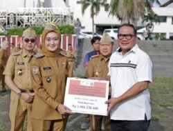 Presiden Prabowo Kucurkan Bantuan Penanganan Banjir Senilai Rp1,49 Miliar, Bantuan Diterima Wagub Jihan Nulela, Disaksikan Anggota Komisi VIII DPR RI Aprozi Alam