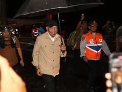 Kembali ke Lampung Usai Mengikuti Retreat di Akmil Magelang, Gubernur Rahmat Mirzani Djausal Disambut Plh. Sekdaprov Firsada dan Ibu Wulan Sari Mirza di Bandara Raden Inten II