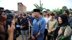 Didampingi Walikota Eva Dwiana Gubernur Lampung RMD Kunjungi Warga Terdampak Banjir di Teluk Betung dan Sukabumi Bandar Lampung