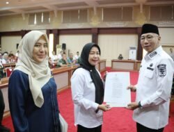 Gubernur Mirza Tunaikan Zakat Fitrah dan Zakat Mal, Juga Keluarkan Surat Edaran tentang Pelaksanaan Zakat Fitrah Tahun 2025 di Provinsi Lampung