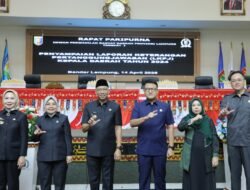 Ketua DPRD Provinsi Lampung Ahmad Giri Akbar Menerima Dokumen LKPJ Gubernur Lampung Rahmat Mirzani Djausal