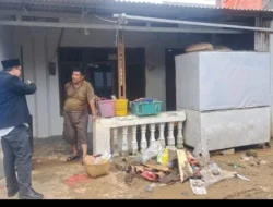 Fauzi Heri Tinjau Lokasi Banjir di Kelurahan Panjang selatan