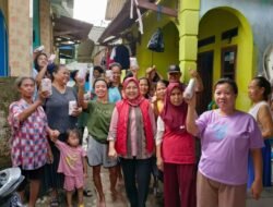 Kostiana Tinjau Lokasi dan Beri Bantuan Warga Terdampak Banjir di Bandar Lampung