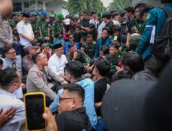 Aksi Massa Sampaikan 10 Tuntutan, Gubernur Siap Salurkan ke Pusat