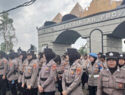 Polwan Diterjunkan di Garda Depan Kawal Aksi Mahasiswa di DPRD Lampung