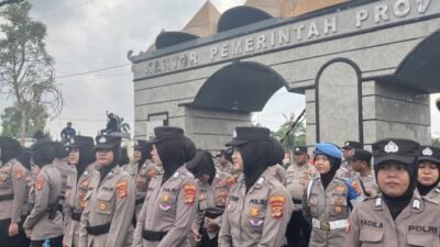 Polwan Diterjunkan di Garda Depan Kawal Aksi Mahasiswa di DPRD Lampung