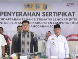 Ketua DPRD Lampung Serahkan Sertipikat Tanah PTSL ke Warga Lampung Timur